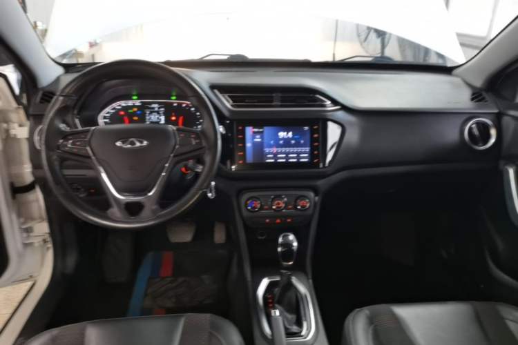 Used Chery Tiggo 3X 2018 1.5L Automatic Luxury Edition Center Console