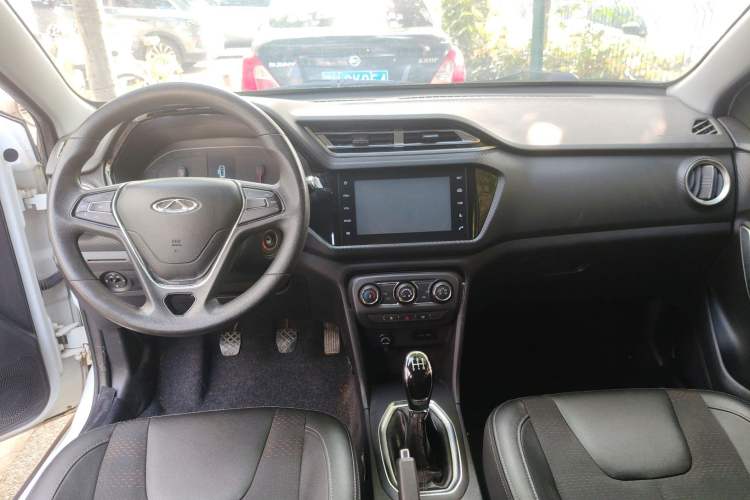Used Chery Tiggo 3X 2018 1.5L Manual Elite Edition Center Console