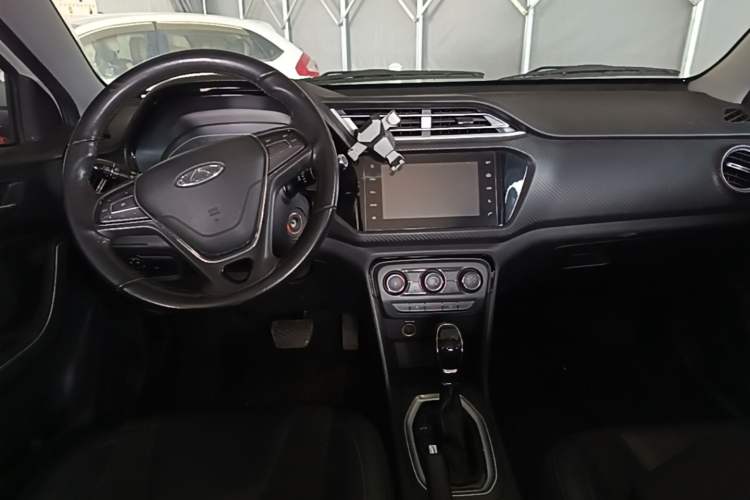 Used Chery Tiggo 3X 2018 1.5L Automatic Elite Edition Center Console