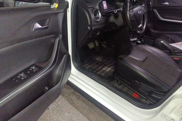 Used Chery Tiggo 3X 2018 1.5L Automatic Elite Edition Driver Seat