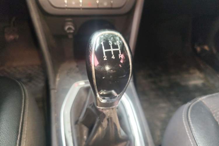 Used Chery Tiggo 3X 2018 1.5L Manual Elite Edition Gear Lever