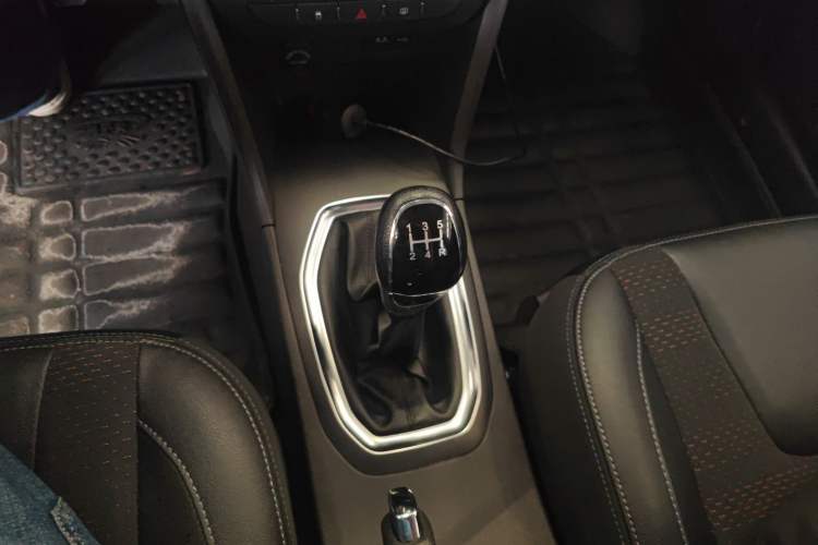 Used Chery Tiggo 3X 2018 1.5L Manual Elite Edition Gear Lever
