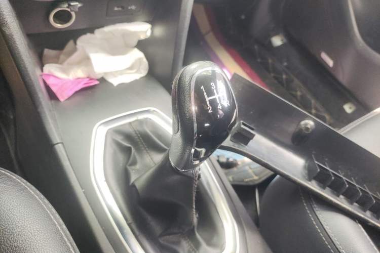 Used Chery Tiggo 3X 2018 1.5L Manual Elite Edition Gear Lever
