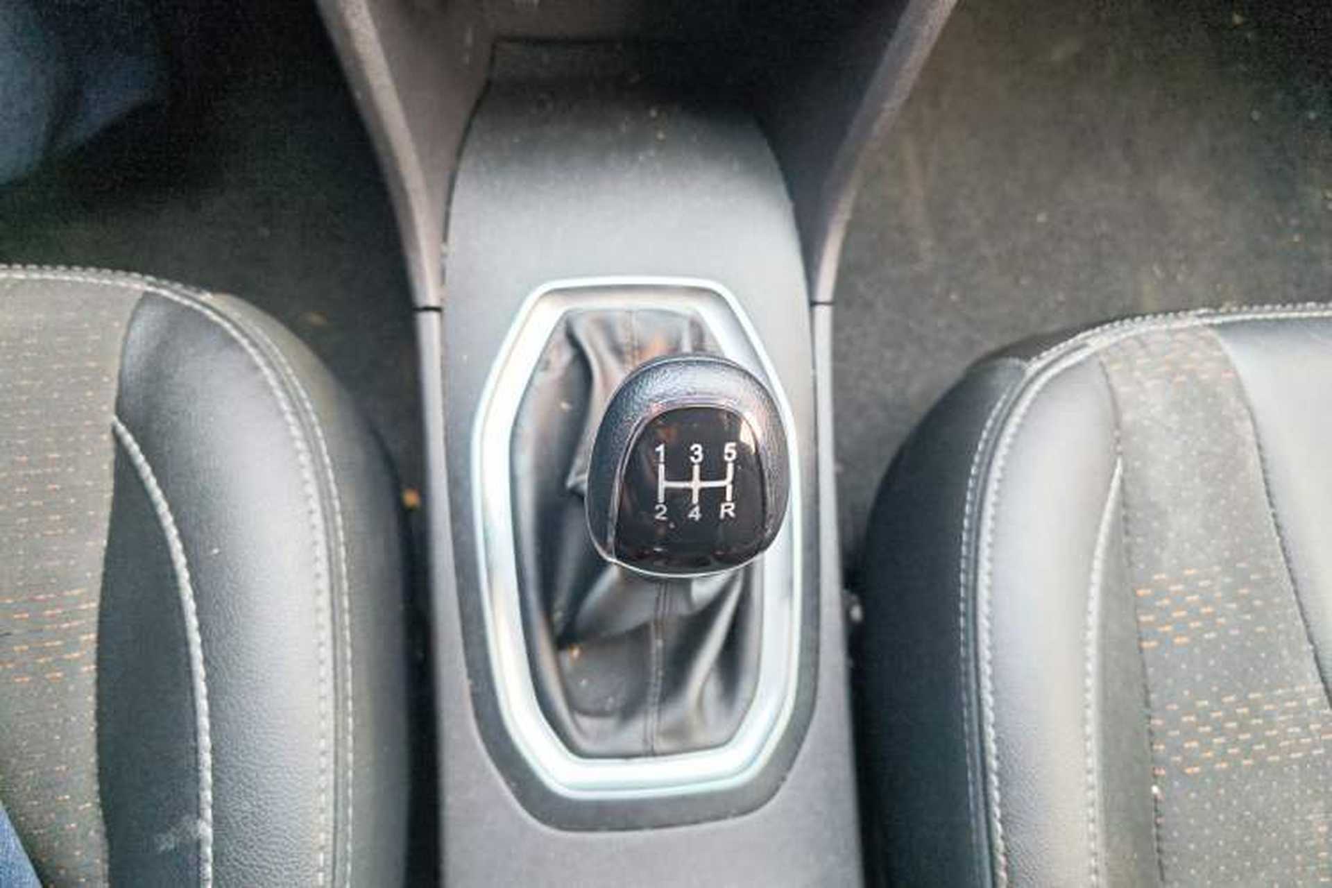 Used Chery Tiggo 3X 2018 1.5L Manual Elite Edition Gear Lever