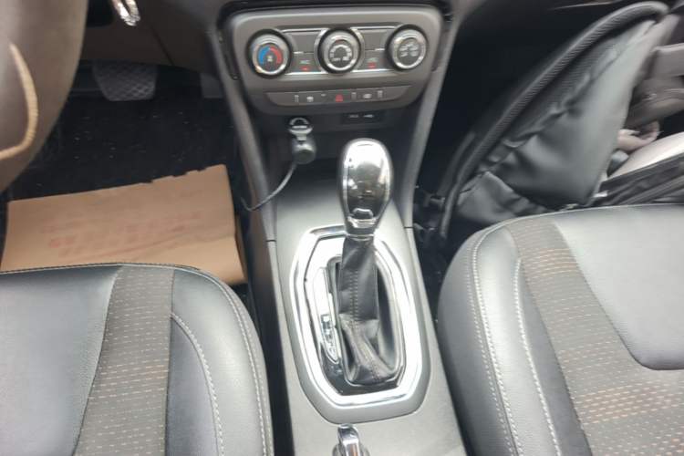 Used Chery Tiggo 3X 2018 1.5L Automatic Elite Edition Gear Lever