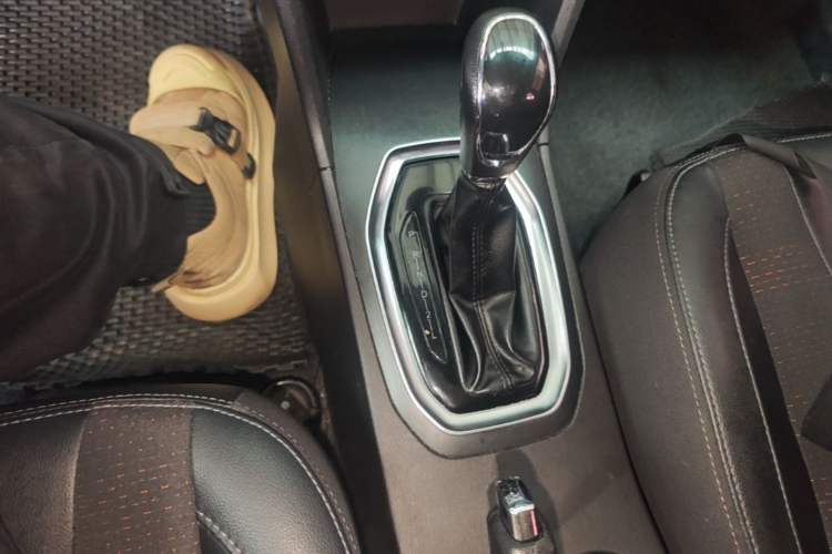 Used Chery Tiggo 3X 2018 1.5L Automatic Elite Edition Gear Lever