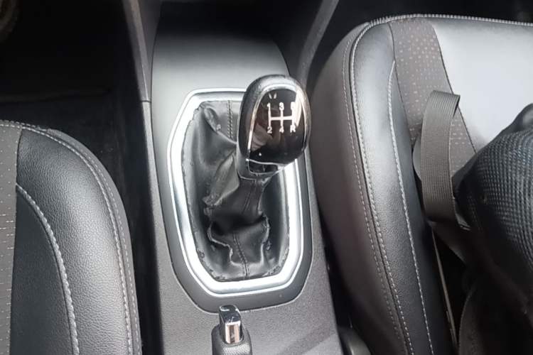Used Chery Tiggo 3X 2018 1.5L Manual Elite Edition Gear Lever