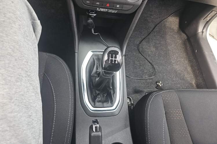 Used Chery Tiggo 3X 2018 1.5L Manual Comfort Edition Gear Lever