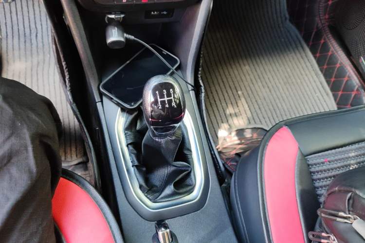 Used Chery Tiggo 3X 2018 1.5L Manual Elite Edition Gear Lever