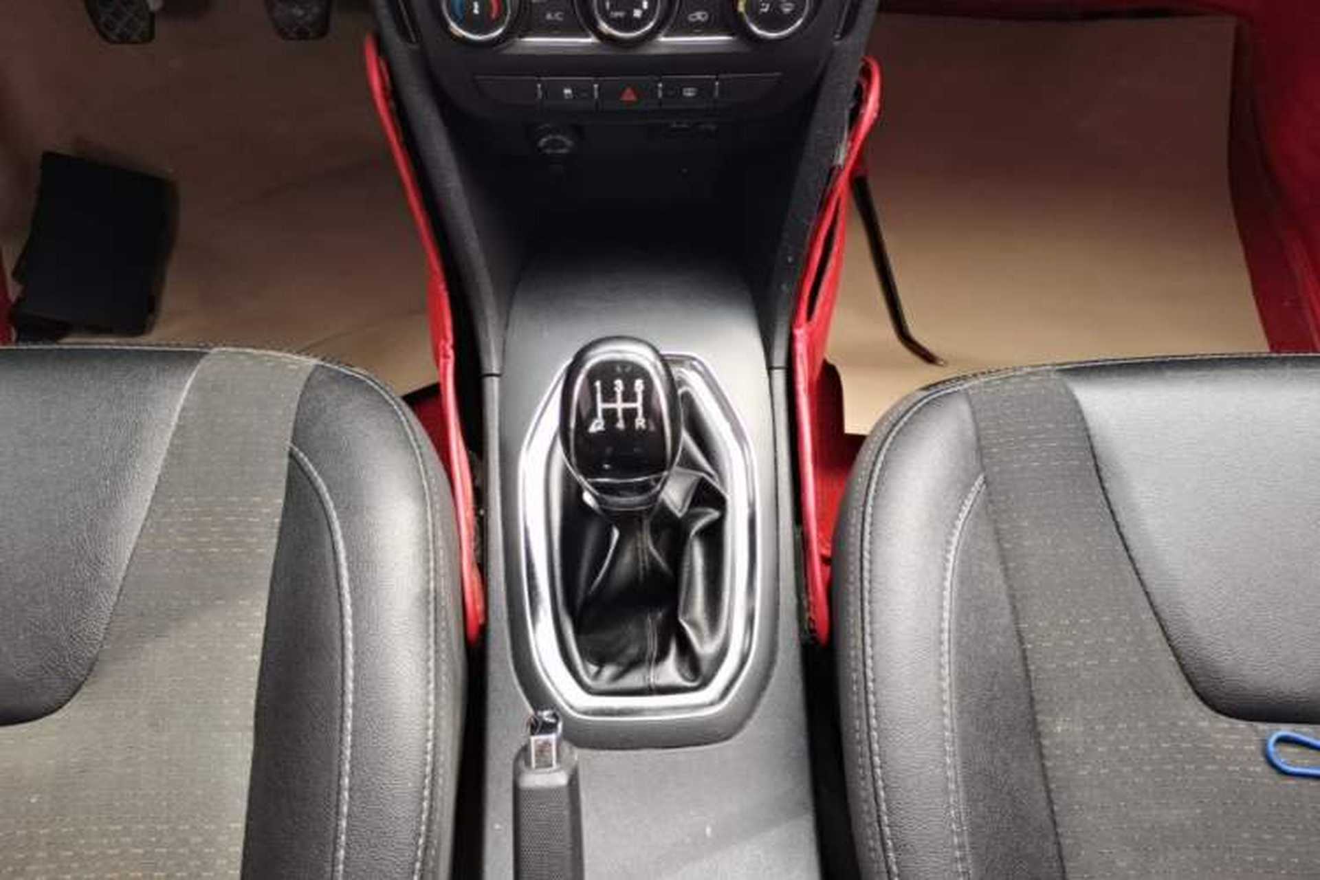 Used Chery Tiggo 3X 2018 1.5L Manual Elite Edition Gear Lever