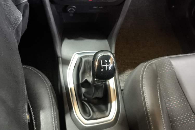 Used Chery Tiggo 3X 2018 1.5L Manual Elite Edition Gear Lever