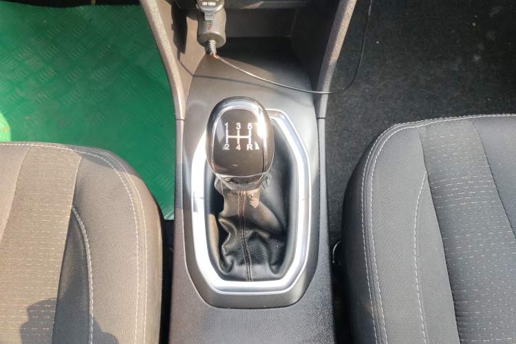 Used Chery Tiggo 3X 2018 1.5L Manual Comfort Edition Gear Lever