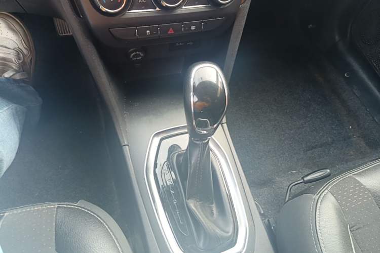 Used Chery Tiggo 3X 2018 1.5L Automatic Elite Edition Gear Lever