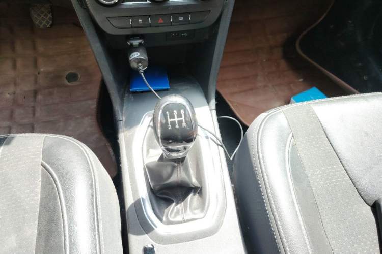 Used Chery Tiggo 3X 2018 1.5L Manual Elite Edition Gear Lever