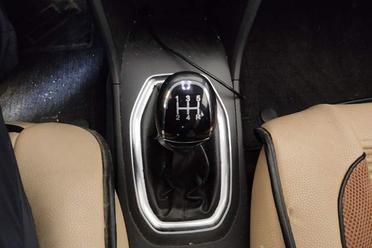 Used Chery Tiggo 3X 2018 1.5L Manual Comfort Edition Gear Lever