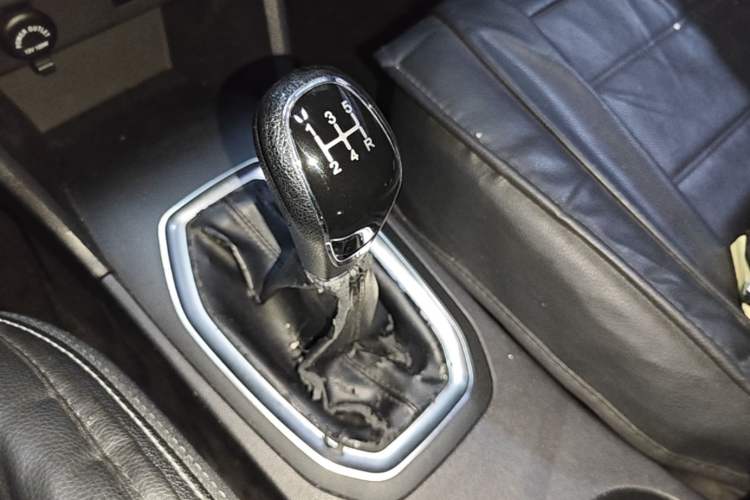 Used Chery Tiggo 3X 2018 1.5L Manual Elite Edition Gear Lever