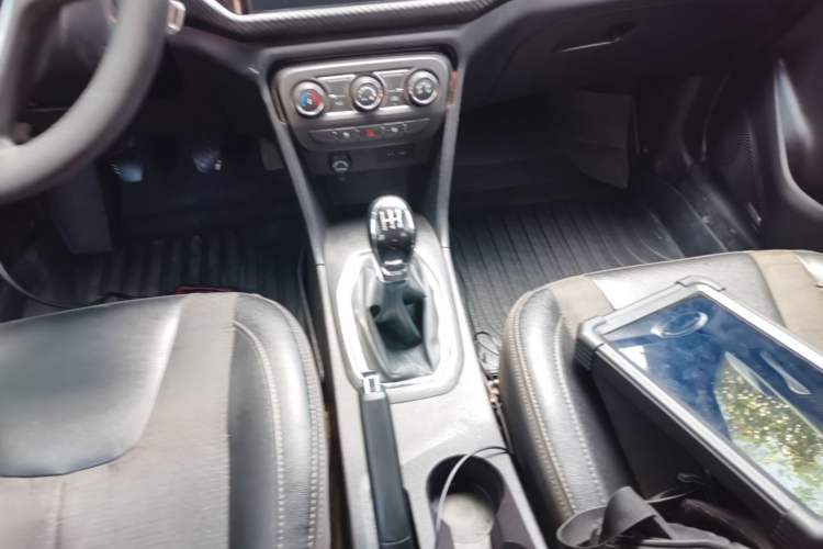 Used Chery Tiggo 3X 2018 1.5L Manual Elite Edition Gear Lever