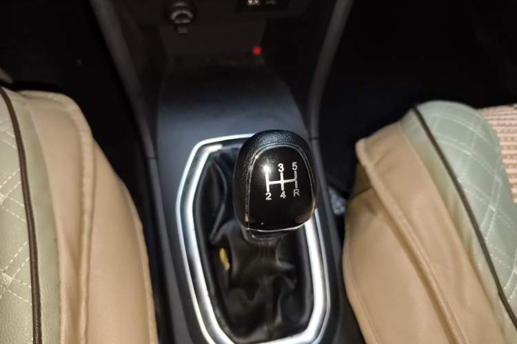 Used Chery Tiggo 3X 2018 1.5L Manual Elite Edition Gear Lever
