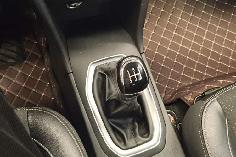 Used Chery Tiggo 3X 2018 1.5L Manual Elite Edition Gear Lever