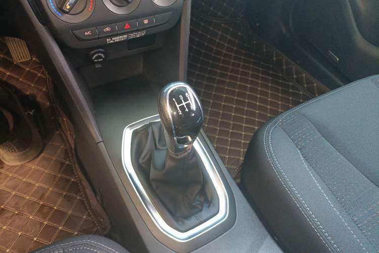 Used Chery Tiggo 3X 2018 1.5L Manual Comfort Edition Gear Lever