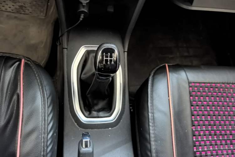 Used Chery Tiggo 3X 2018 1.5L Manual Elite Edition Gear Lever