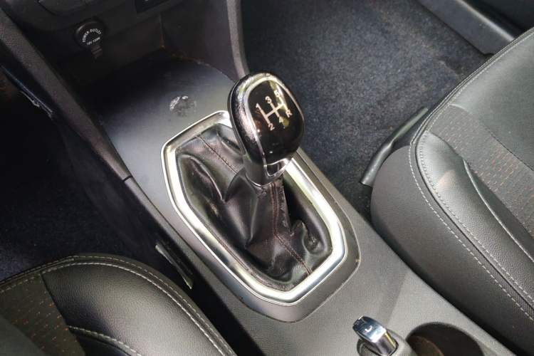 Used Chery Tiggo 3X 2018 1.5L Manual Elite Edition Gear Lever