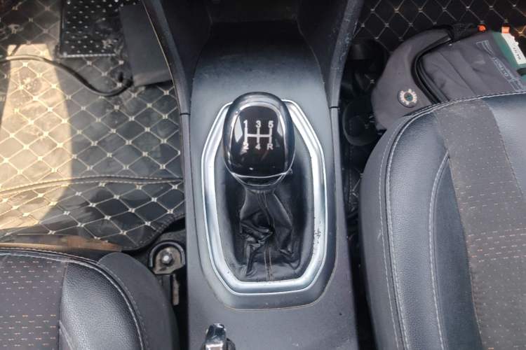 Used Chery Tiggo 3X 2018 1.5L Manual Elite Edition Gear Lever