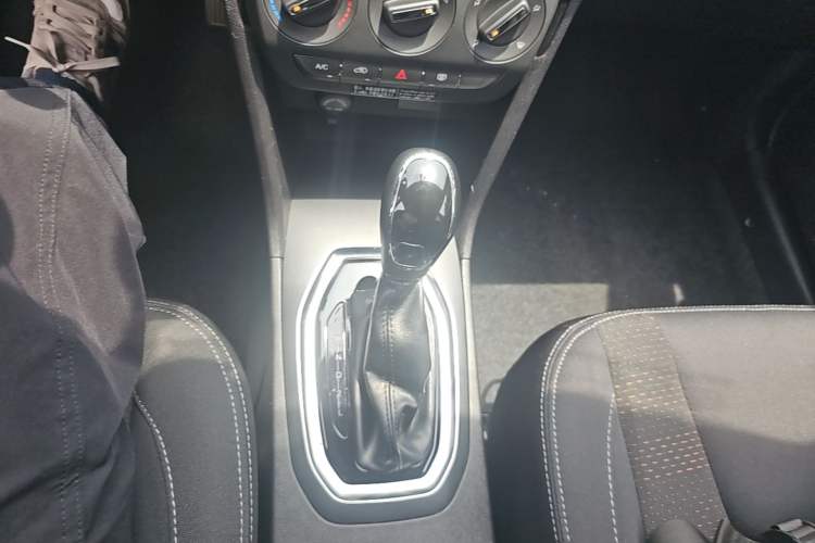 Used Chery Tiggo 3X 2018 1.5L Automatic Comfort Edition Gear Lever