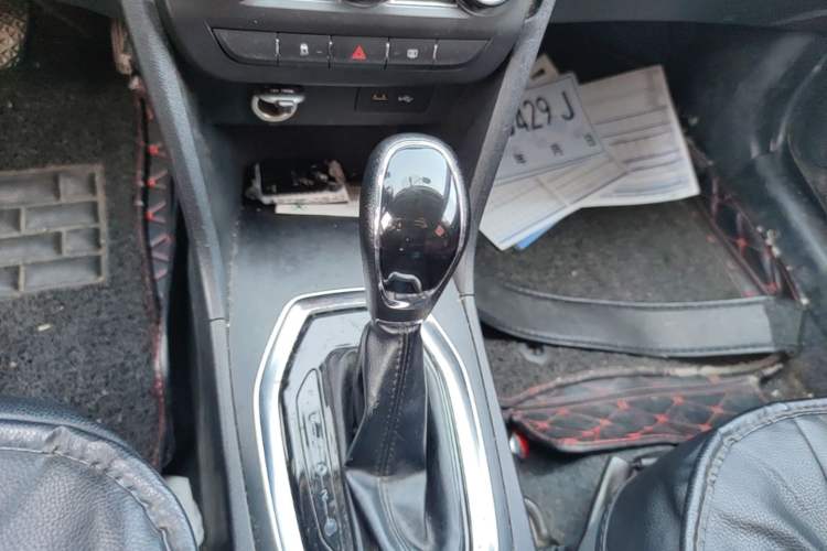 Used Chery Tiggo 3X 2018 1.5L Automatic Elite Edition Gear Lever