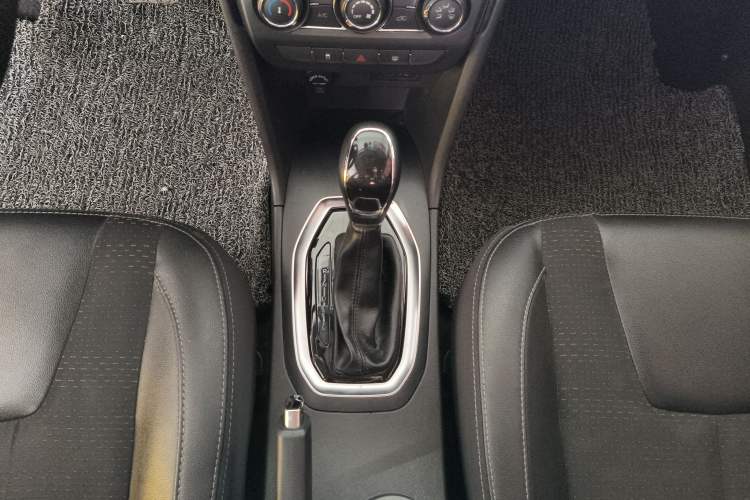 Used Chery Tiggo 3X 2018 1.5L Automatic Elite Edition Gear Lever