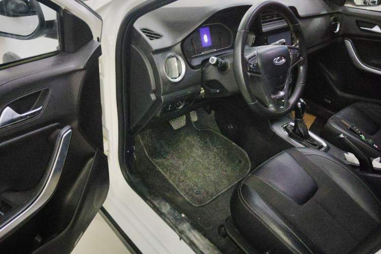 Used Chery Tiggo 3X 2018 1.5L Automatic Luxury Edition Interior 3