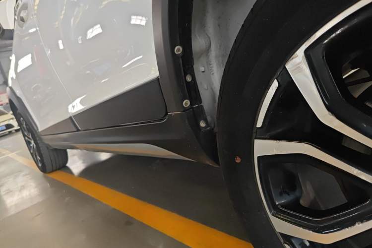 Used Chery Tiggo 3X 2018 1.5L Manual Elite Edition Left Side Sill