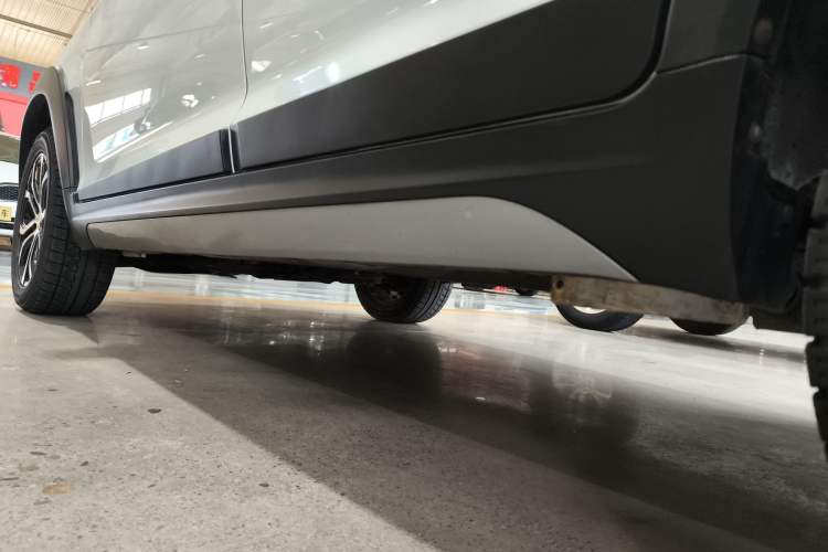 Used Chery Tiggo 3X 2018 1.5L Manual Elite Edition Left Side Sill