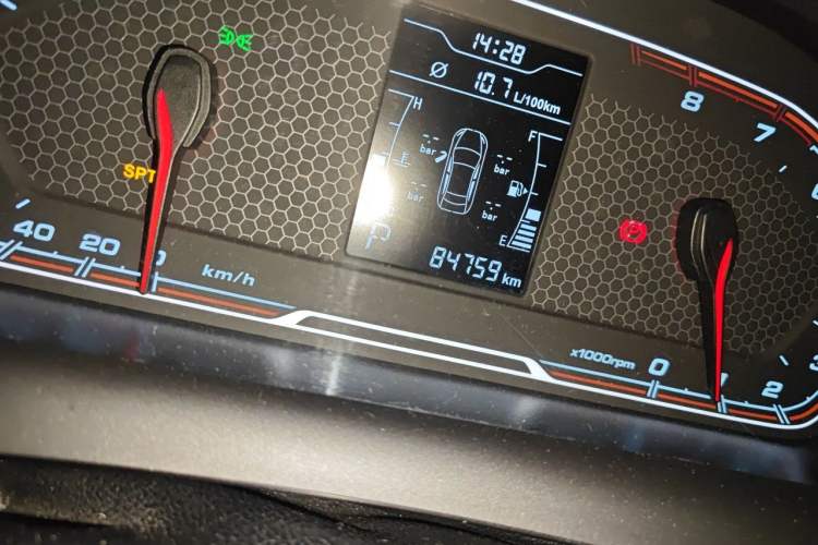 Used Chery Tiggo 3X 2018 1.5L Automatic Luxury Edition Odometer Close Up