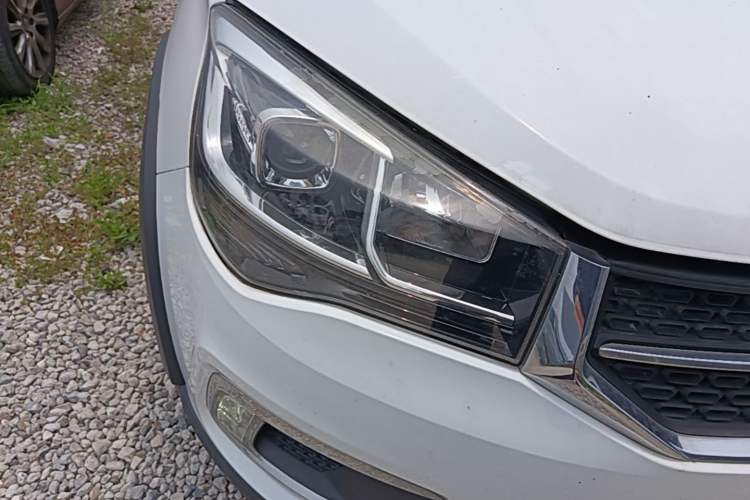 Used Chery Tiggo 3X 2018 1.5L Automatic Elite Edition Right Front Headlight