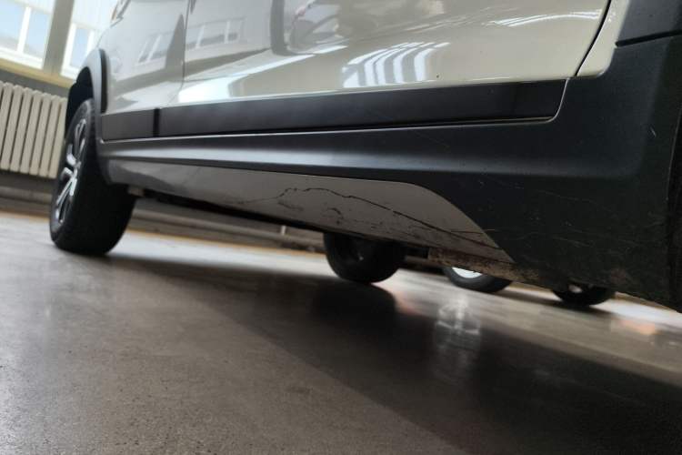 Used Chery Tiggo 3X 2018 1.5L Manual Elite Edition Right Side Sill