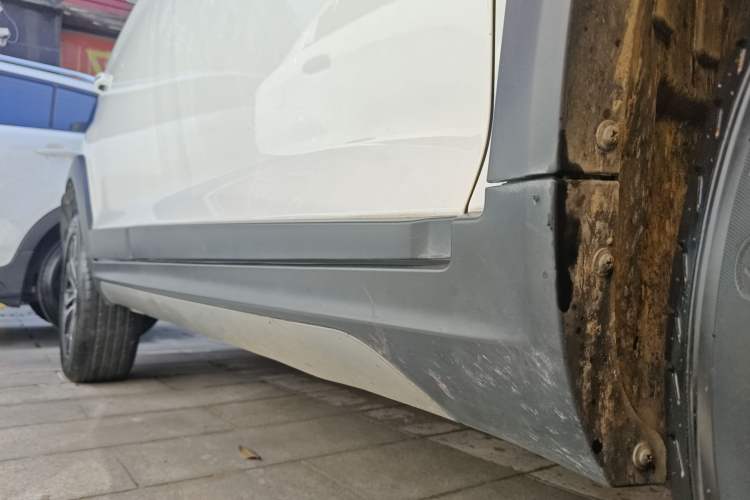 Used Chery Tiggo 3X 2018 1.5L Manual Elite Edition Right Side Sill