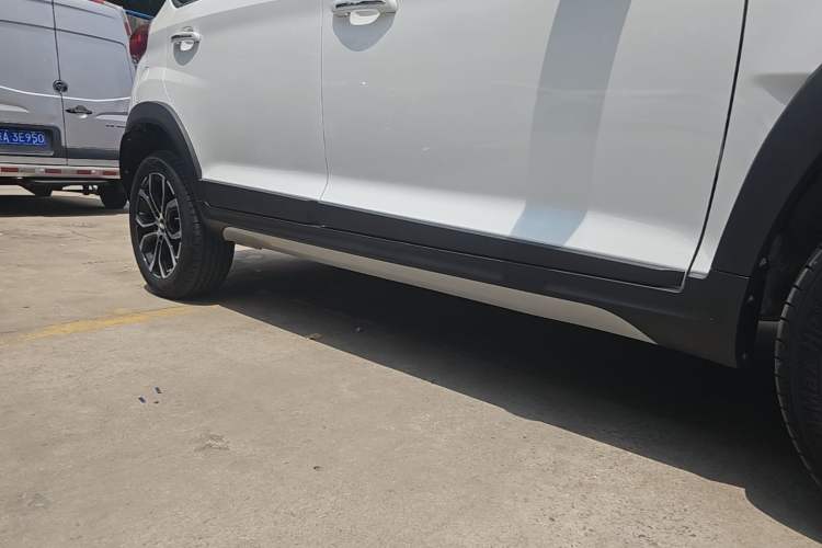 Used Chery Tiggo 3X 2018 1.5L Automatic Comfort Edition Right Side Sill