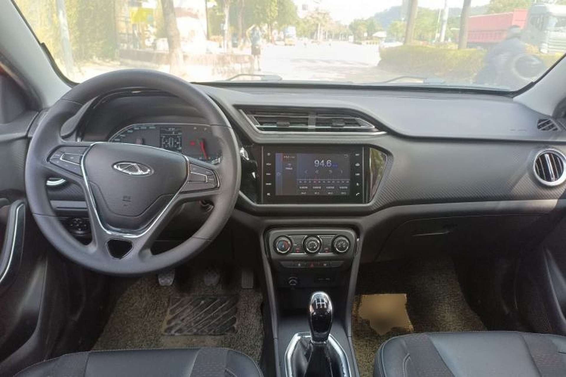 Used Chery Tiggo 3X 2018 1.5L Manual Elite Edition Center Console
