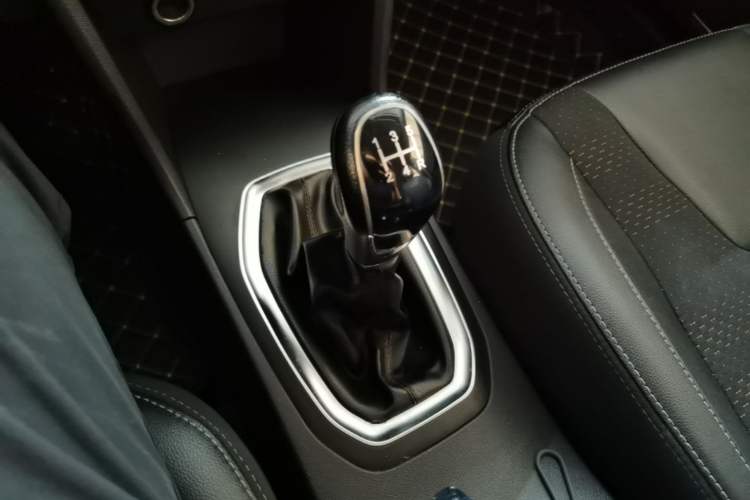Used Chery Tiggo 3X 2018 1.5L Manual Elite Edition Gear Lever