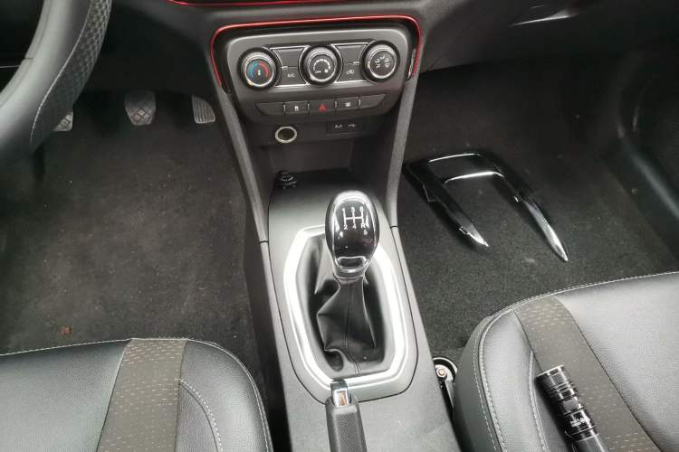 Used Chery Tiggo 3X 2018 1.5L Manual Elite Edition Gear Lever