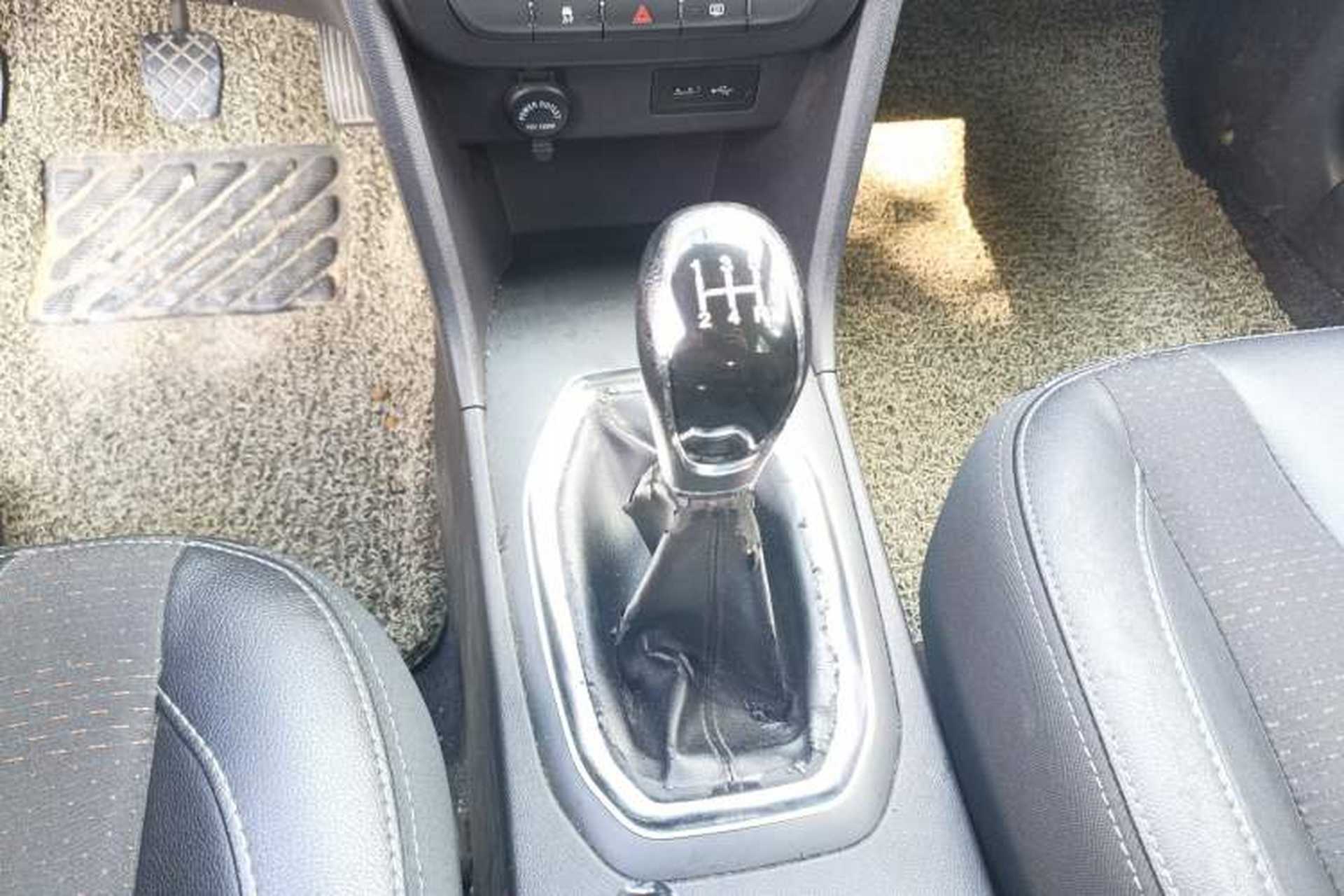 Used Chery Tiggo 3X 2018 1.5L Manual Elite Edition Gear Lever