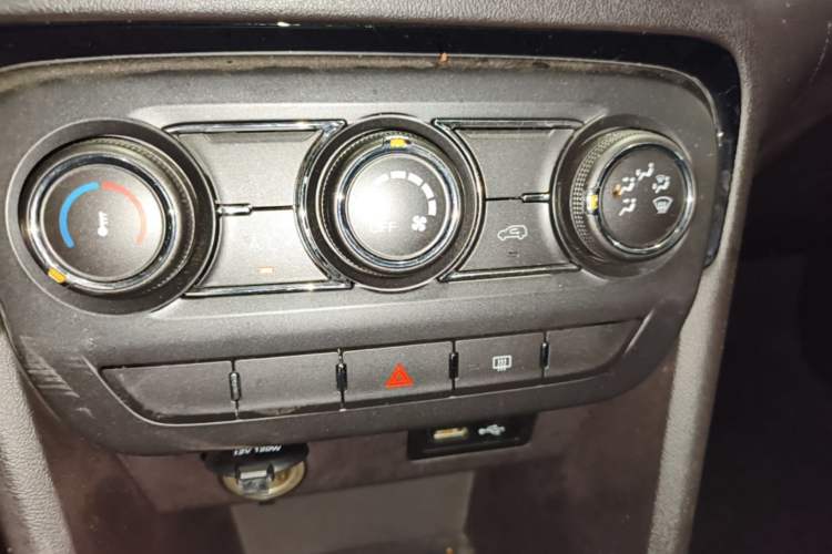 Used Chery Tiggo 3X 2020 Quality Edition 1.5L CVT Luxury Version Audio And AC Panel