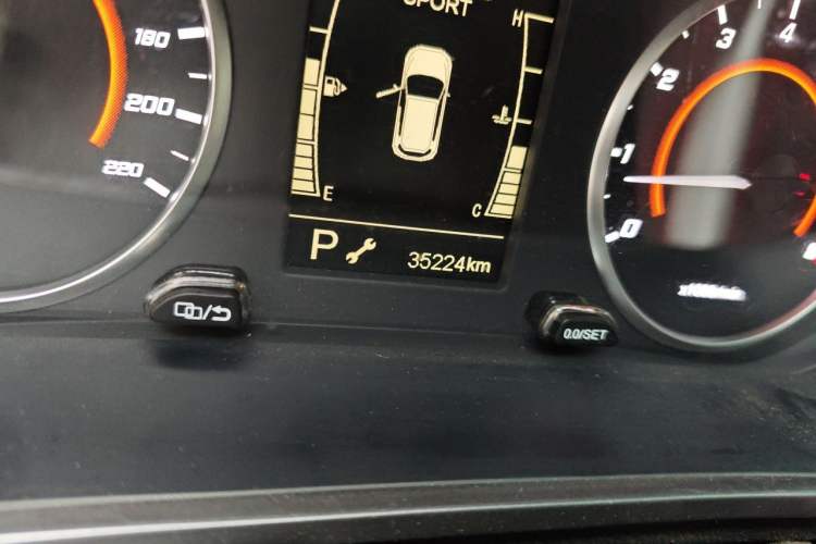 Used Chery Tiggo 3X 2021 PLUS 1.5L CVT "Painkai Red Date" Edition II Odometer Close Up