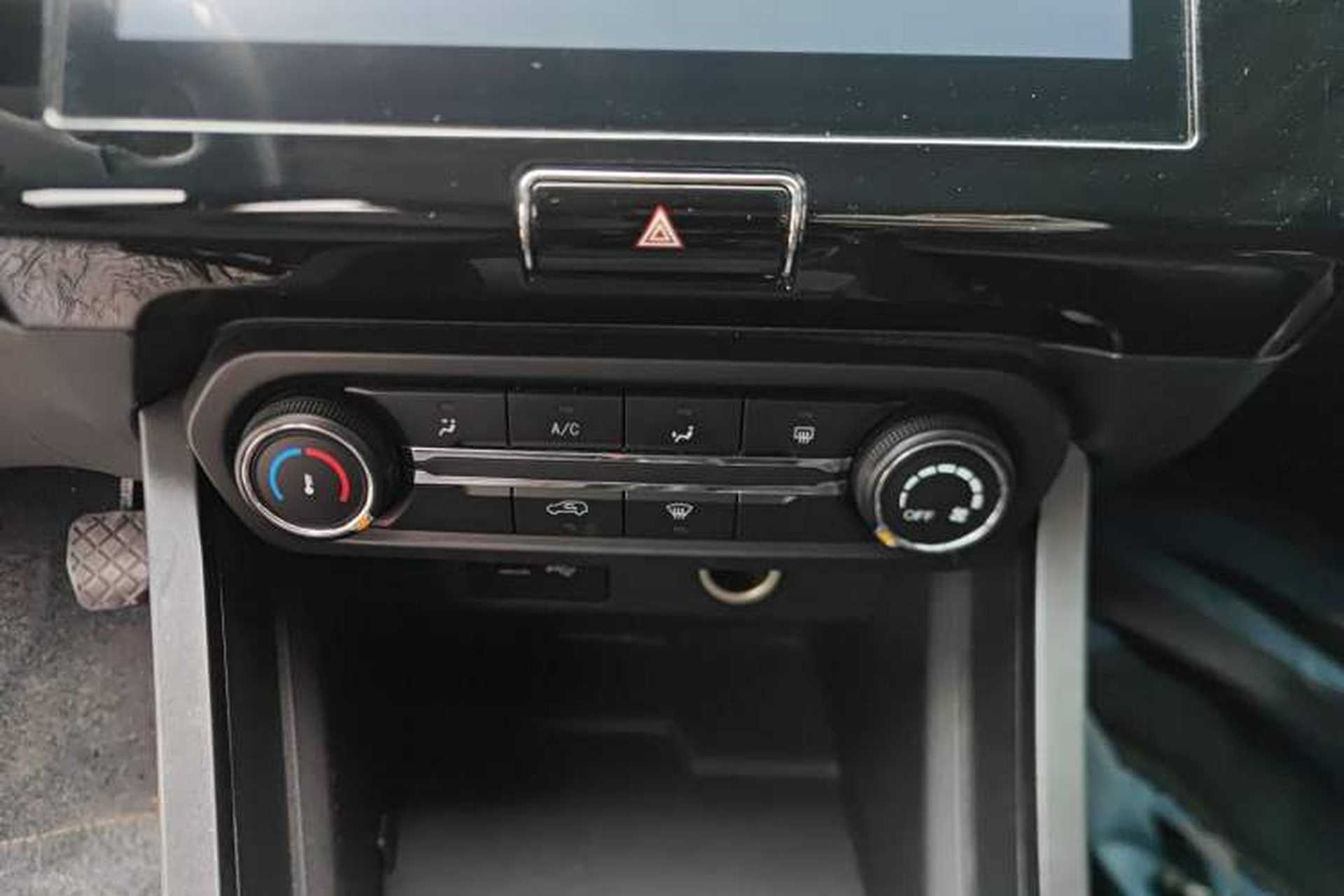 Used Chery Tiggo 3X 2021 Diamond Edition 1.5L Manual 2 Carat Audio And AC Panel