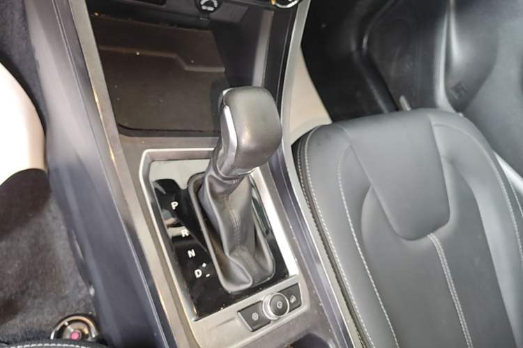 Used Chery Tiggo 3X 2021 PLUS 1.5L CVT "Painkai Red Date" Edition II Gear Lever