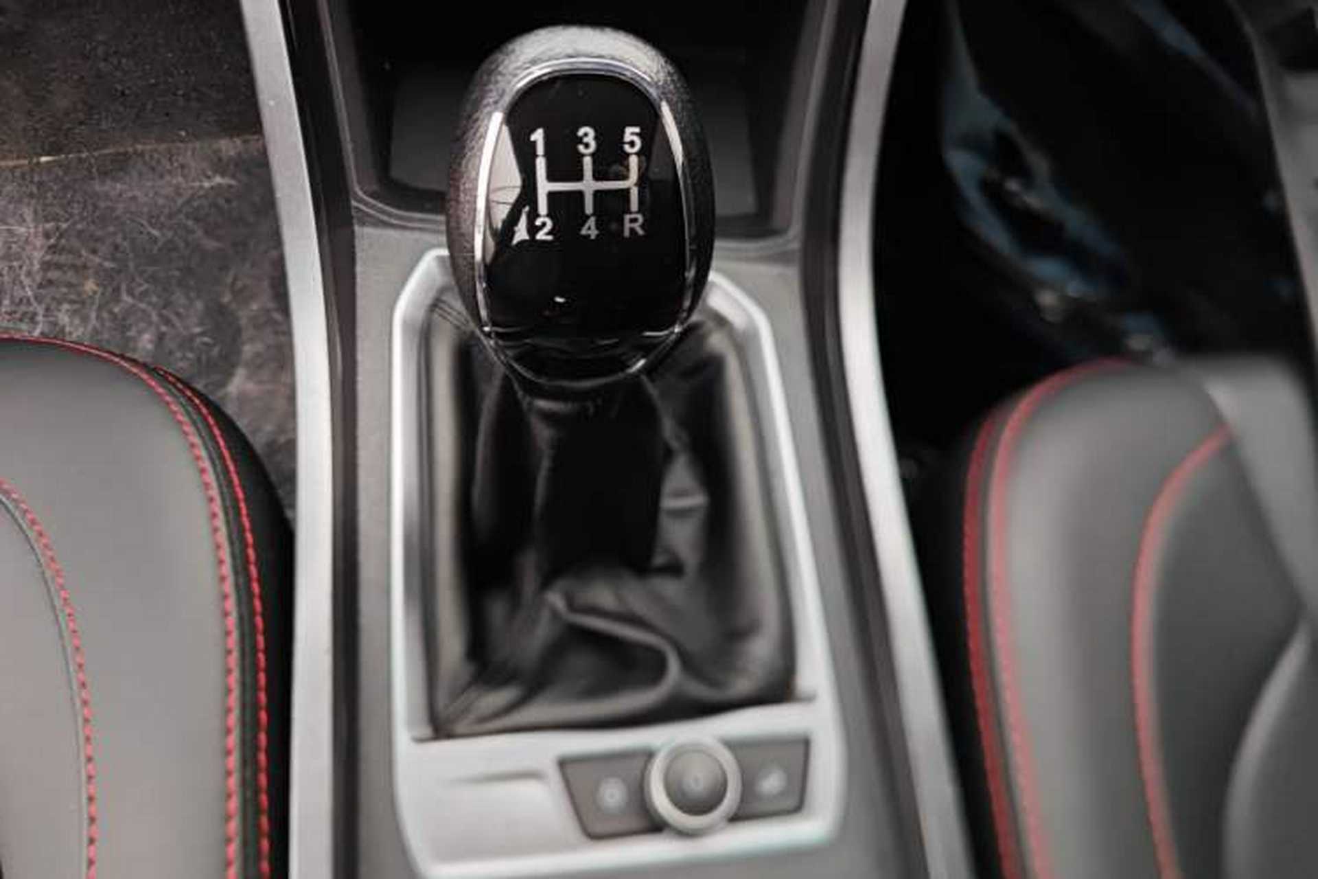 Used Chery Tiggo 3X 2021 Diamond Edition 1.5L Manual 2 Carat Gear Lever