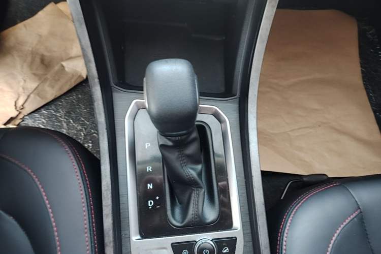 Used Chery Tiggo 3X 2021 Diamond Edition 1.5L CVT 3-Carat Gear Lever