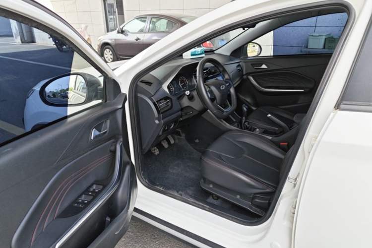 Used Chery Tiggo 3X 2021 Revised Diamond Edition 1.5L Manual 2 Carat Driver Seat