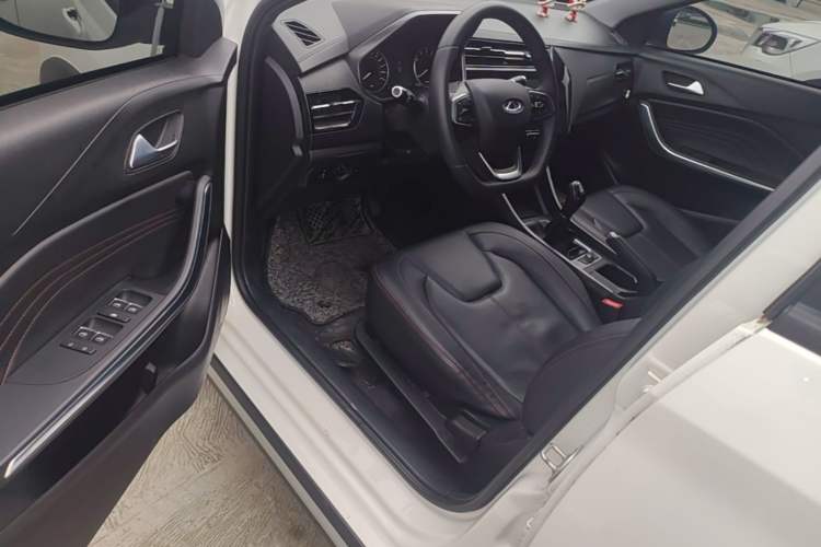 Used Chery Tiggo 3X 2021 Revised Diamond Edition 1.5L Manual 2 Carat Driver Seat
